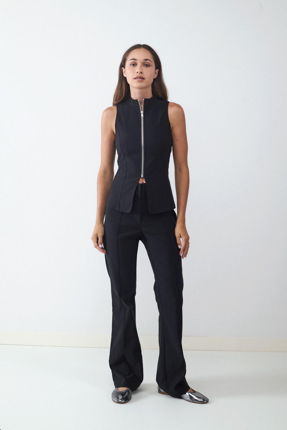 model_shot-front_full